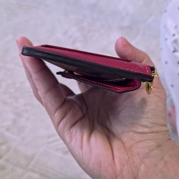 Louis Vuitton Card & Coin Holder with key chain - Picture 9 of 13